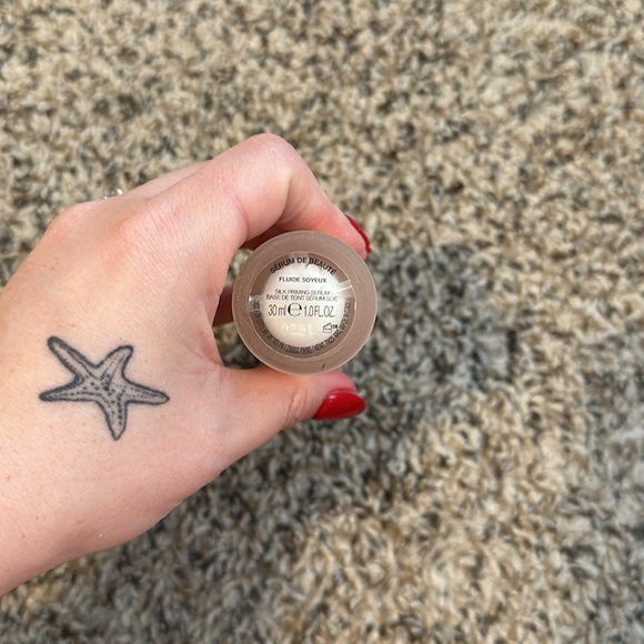 Swatched Gucci Silk Priming Serum - Picture 2 of 2